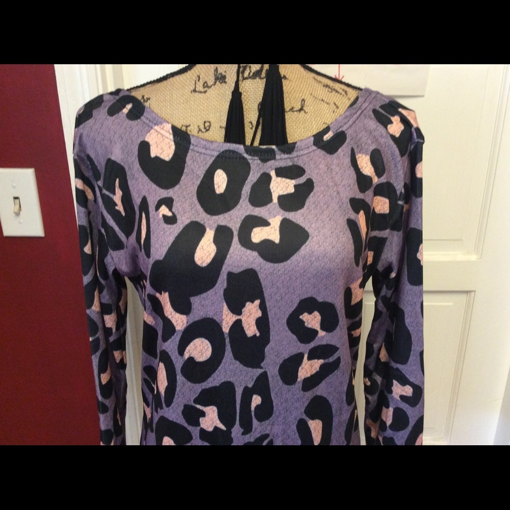 ❤️purple leopard twisted open back top❤️ - Picture 5 of 8